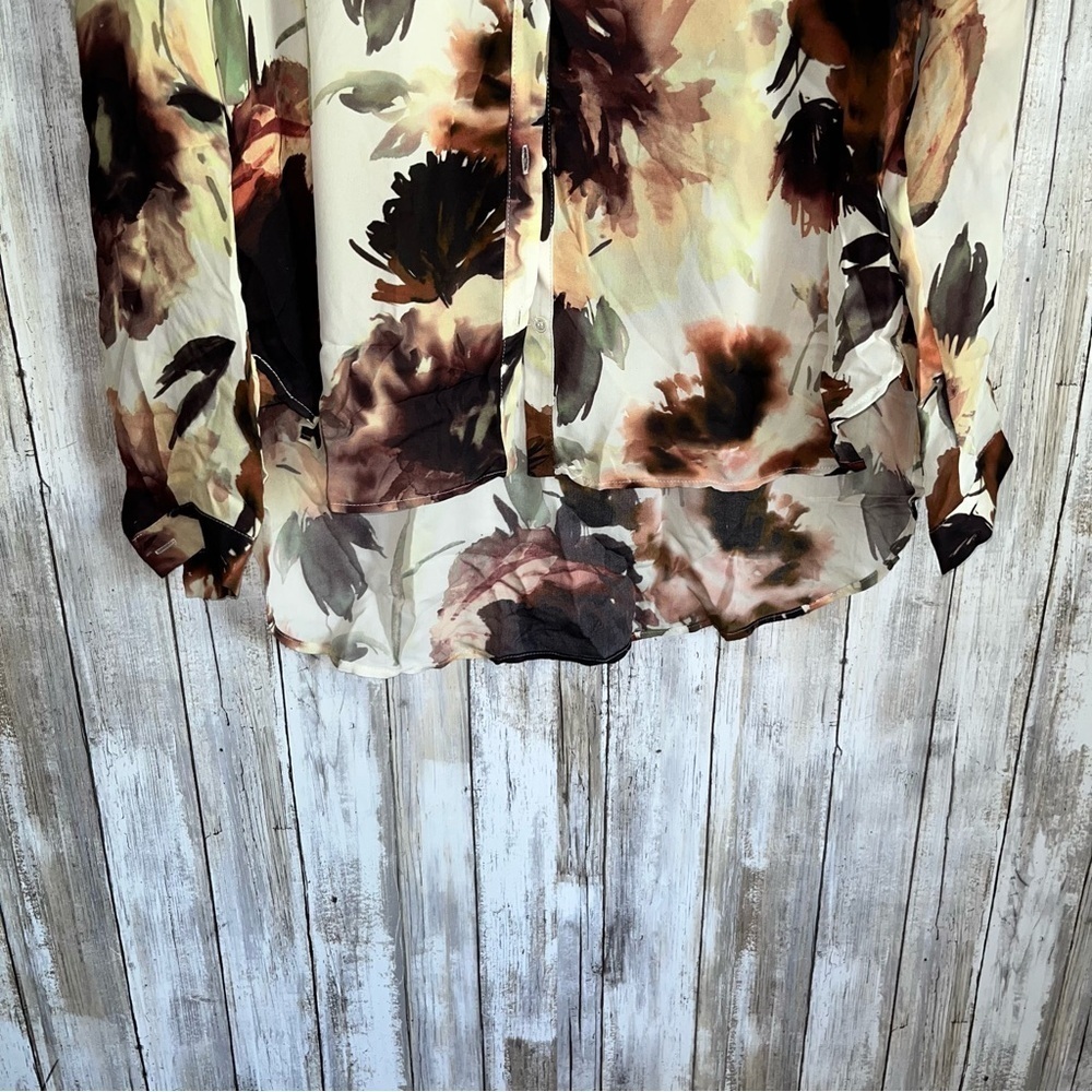 Haute Hippie 100% Silk Floral Button Up Blouse High Low Top L - Picture 3 of 6